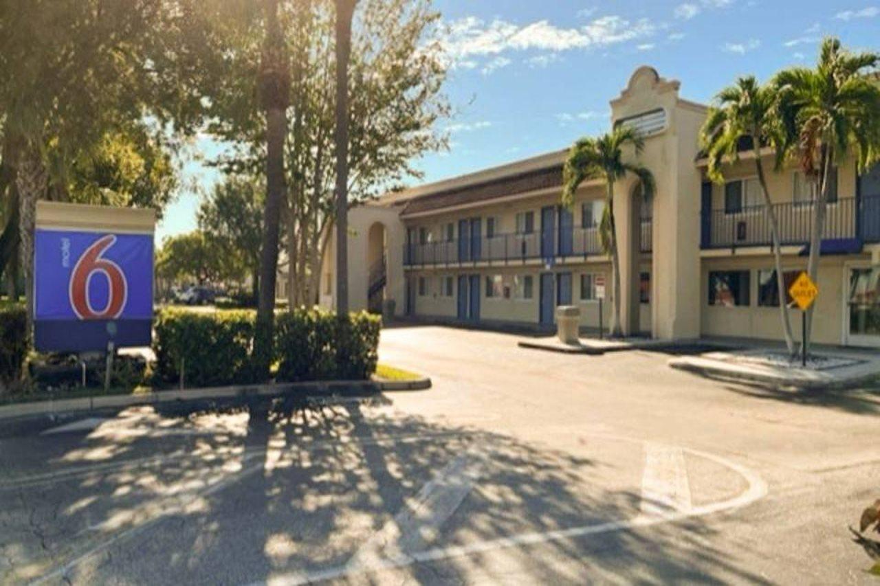 Motel 6 Riviera Beach Fl Buitenkant foto
